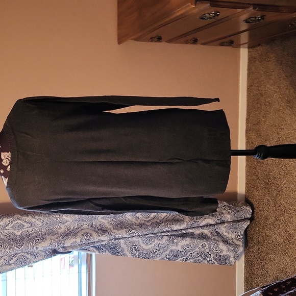 EUC Liz Lange Dark Gray Size Large Maternity Top - Picture 2 of 6